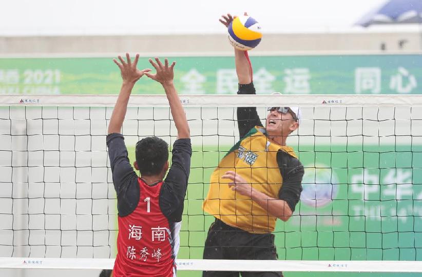 沙滩排球——男子成年组：新疆一队胜海南一队晋级决赛